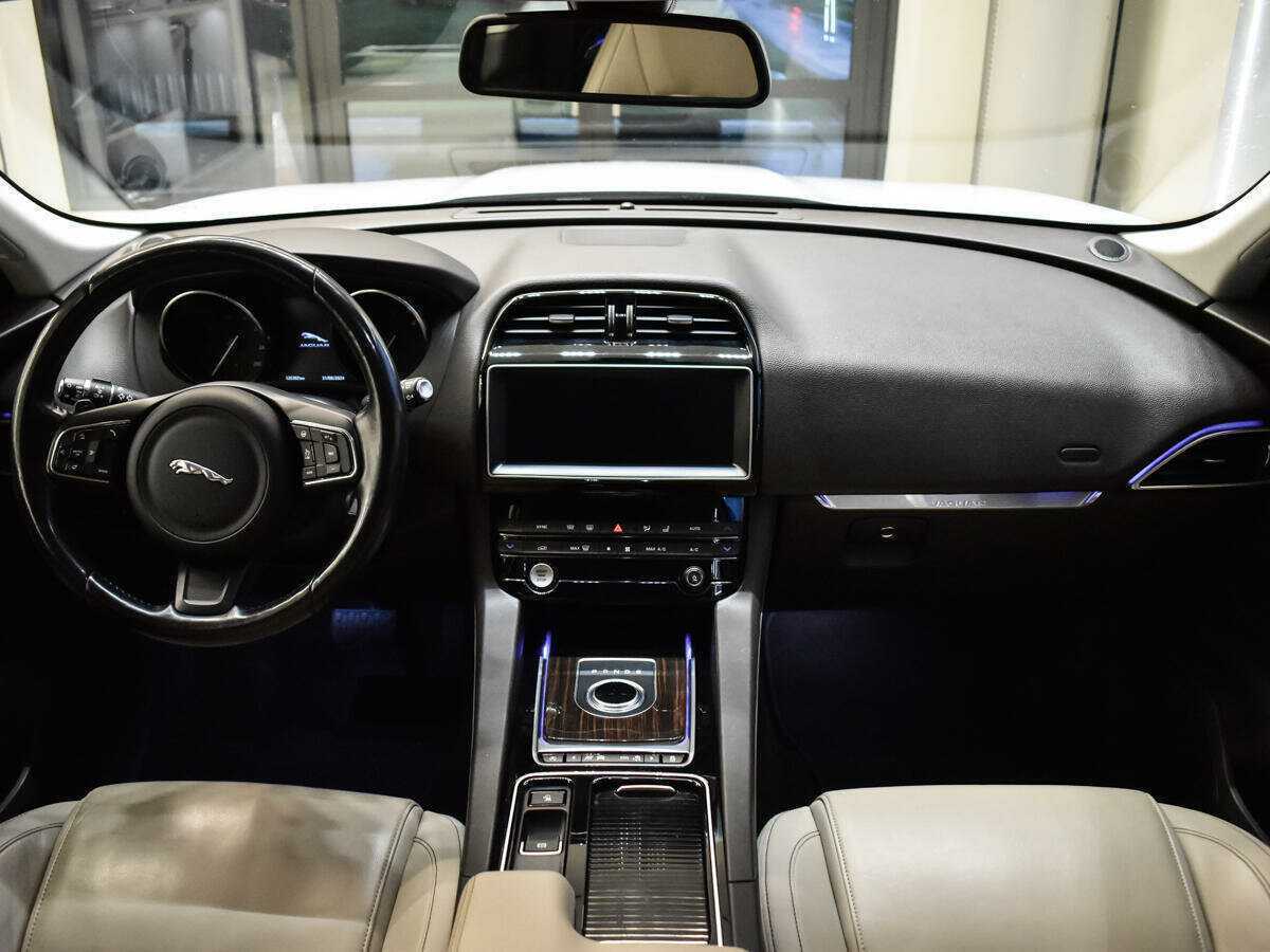 Jaguar F-Pace, 2016 Фото №9