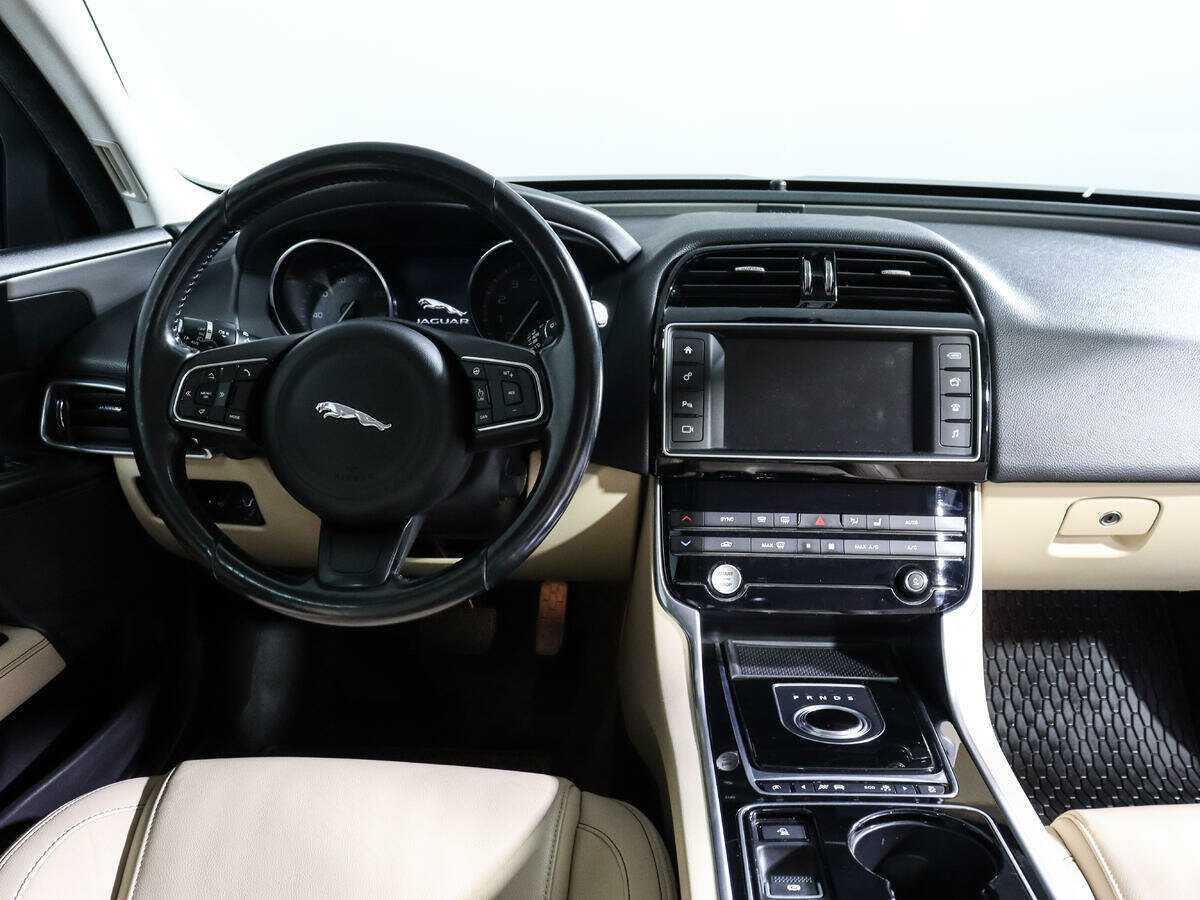 Jaguar XE, 2015 Фото №10