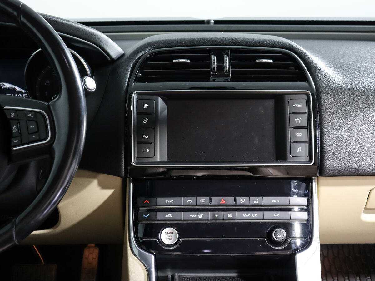 Jaguar XE, 2015 Фото №11