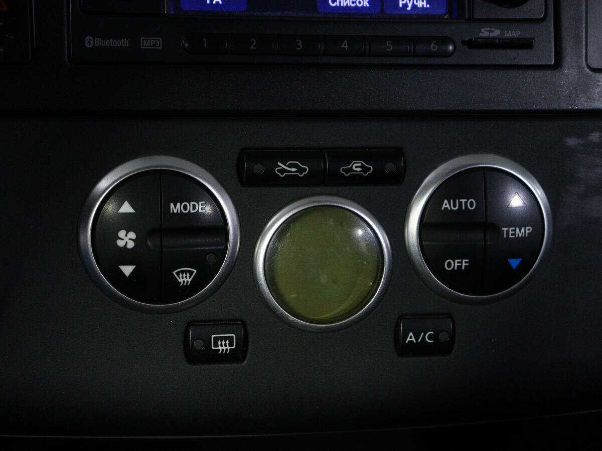 Nissan Tiida, 2011 Фото №18