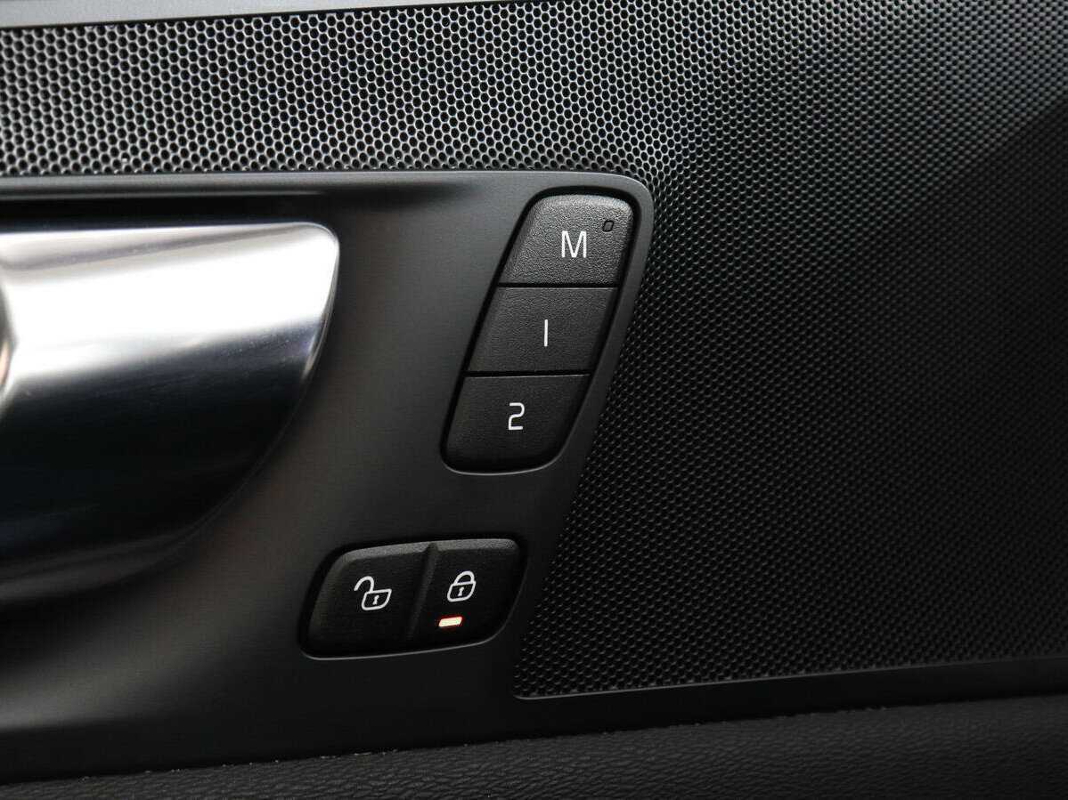 Volvo XC60, 2020 Фото №13