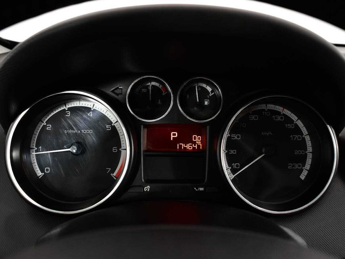 Peugeot 308, 2010 Фото №11