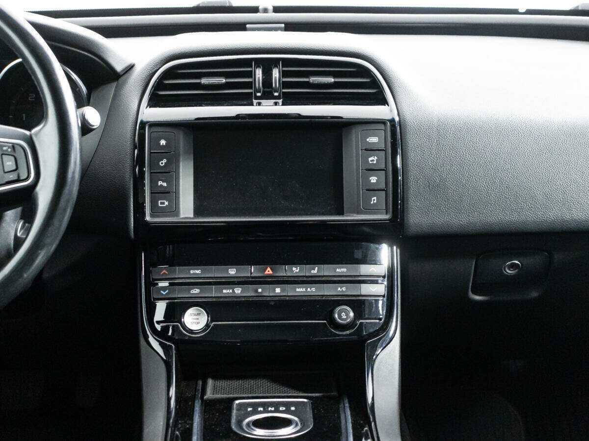 Jaguar XE, 2015 Фото №14