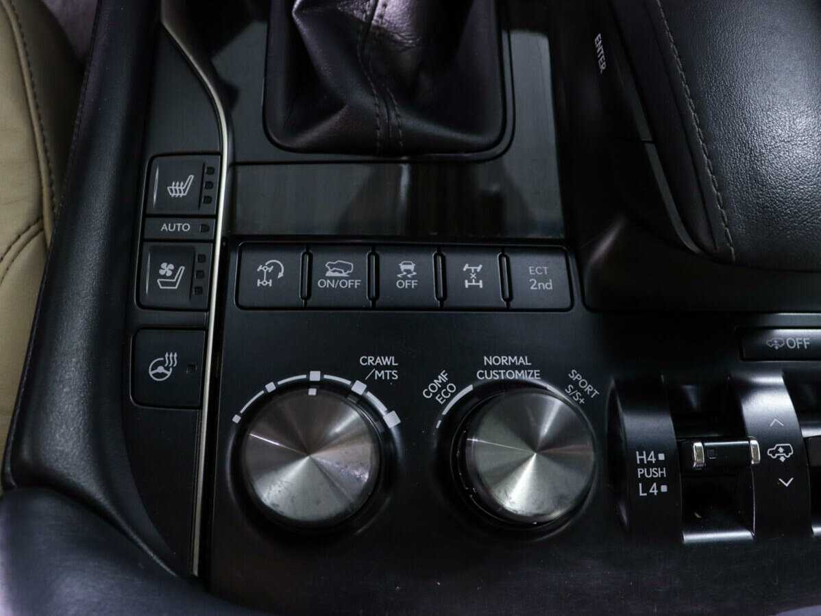 Lexus LX 570, 2015 Фото №21