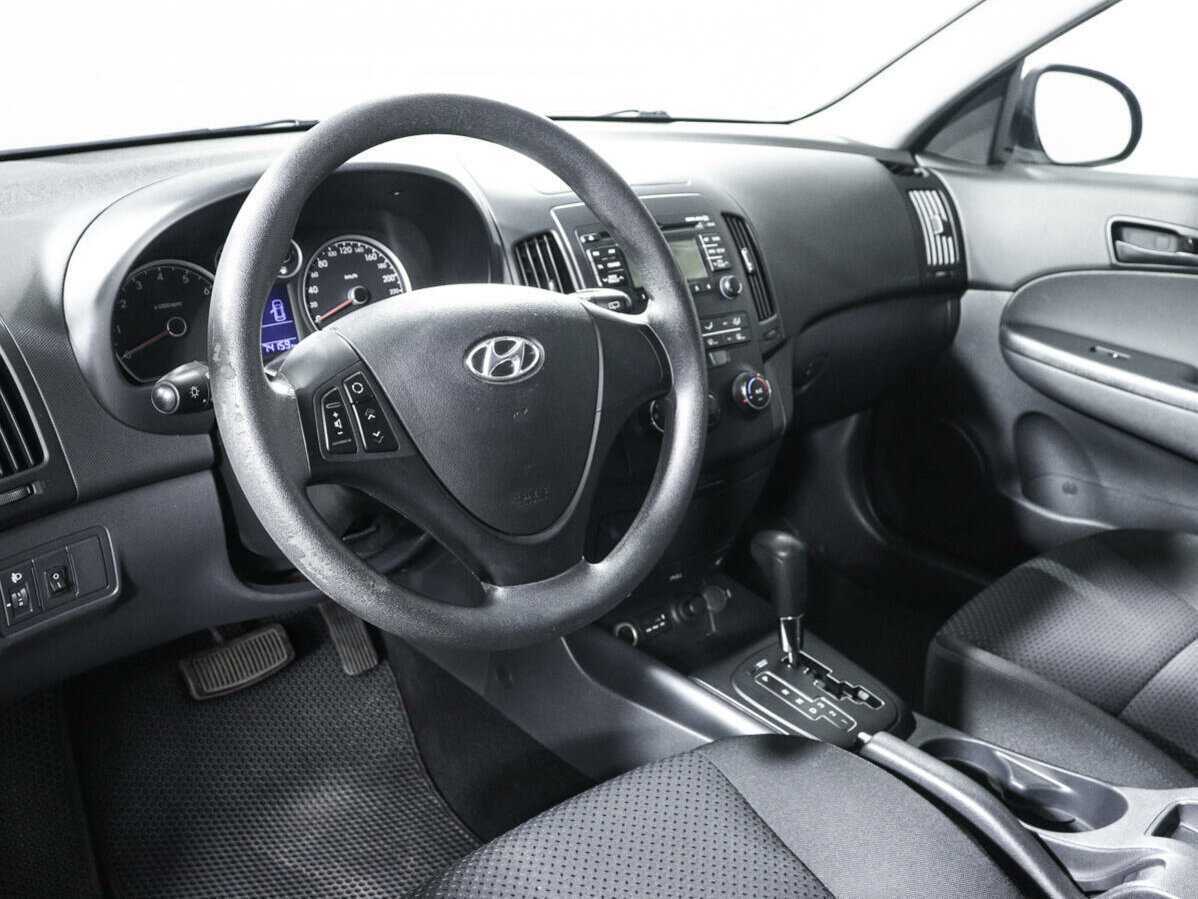 Hyundai i30, 2010 Фото №12
