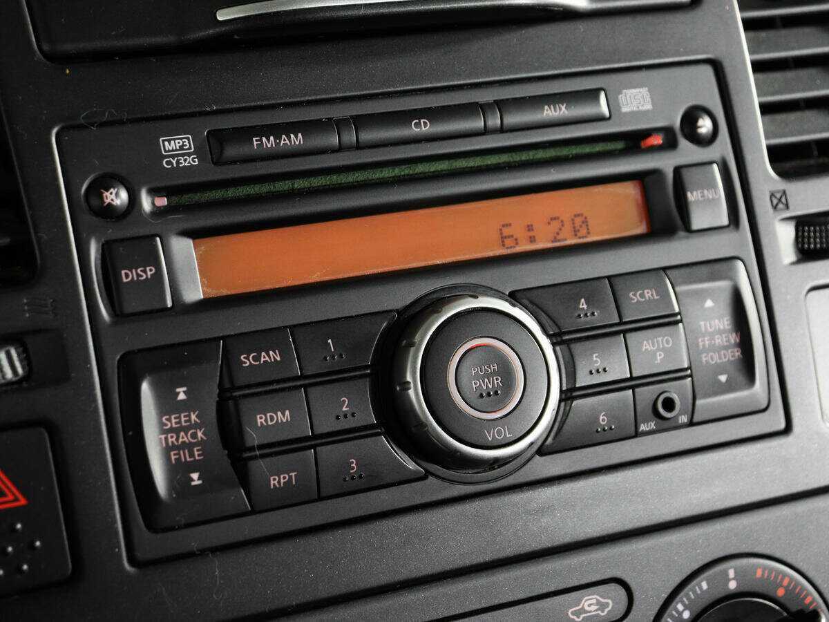 Nissan Tiida, 2011 Фото №12