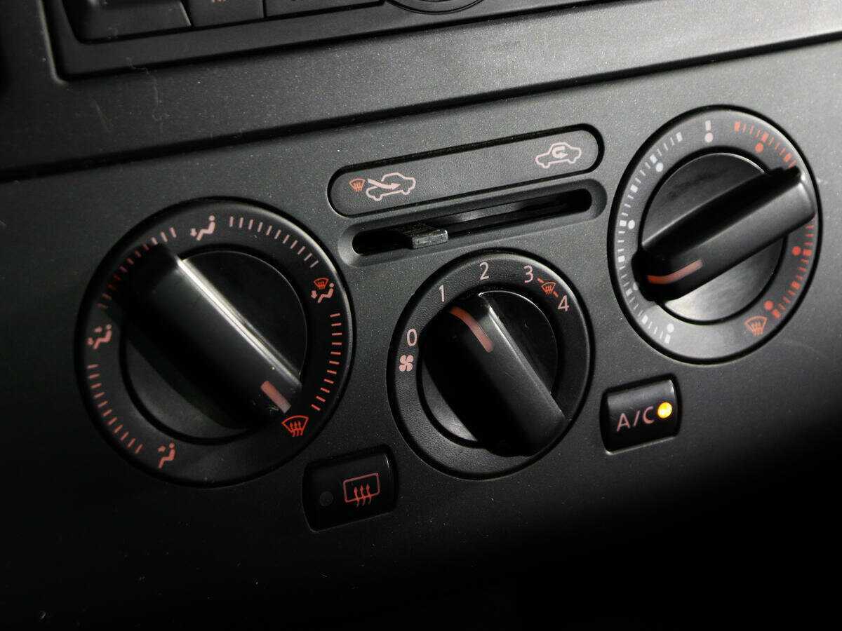 Nissan Tiida, 2011 Фото №13