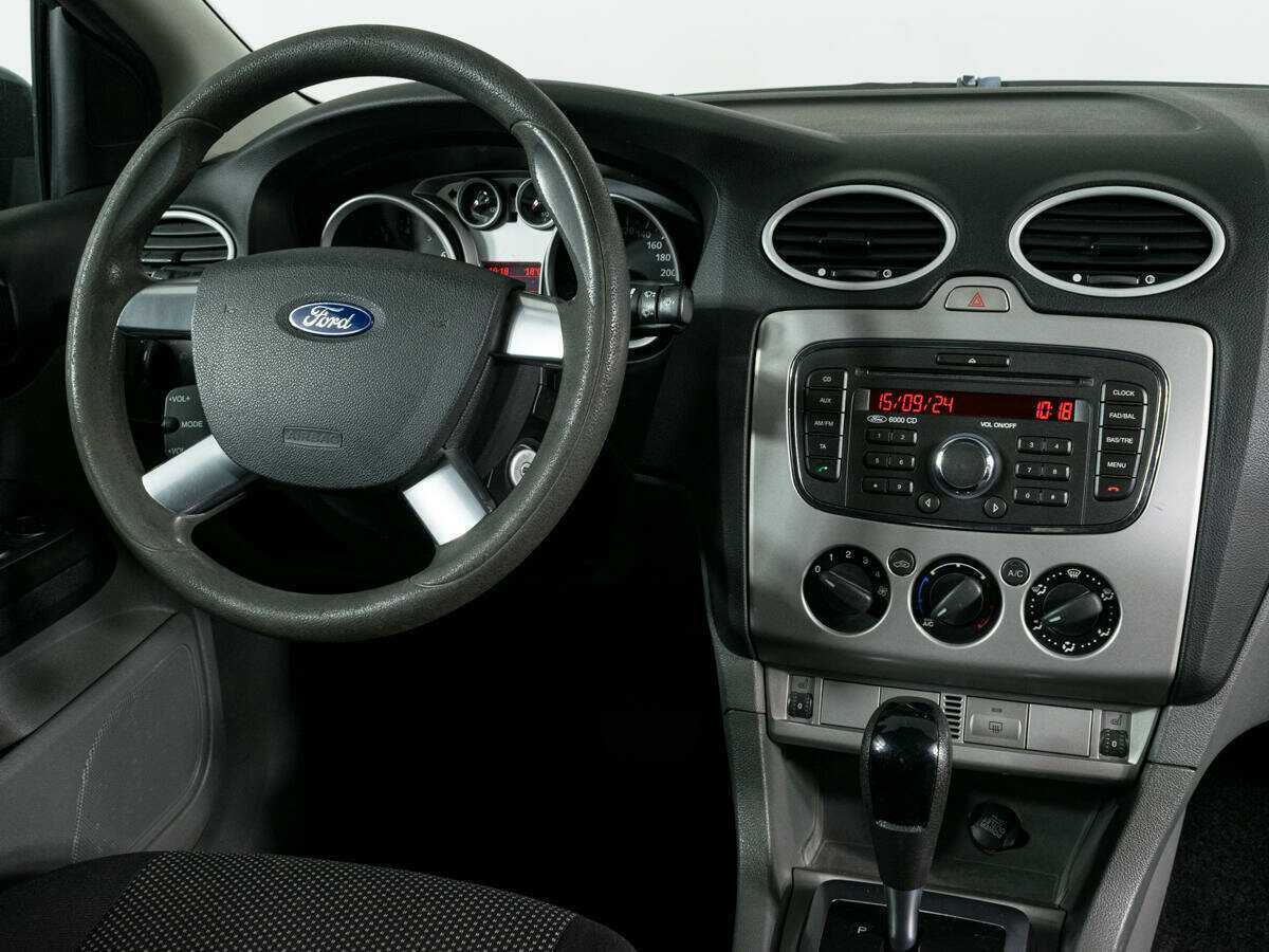 Ford Focus, 2010 Фото №11