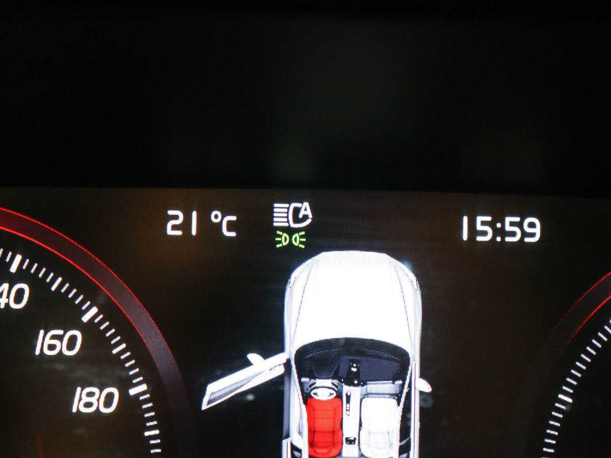 Volvo XC60, 2018 Фото №16