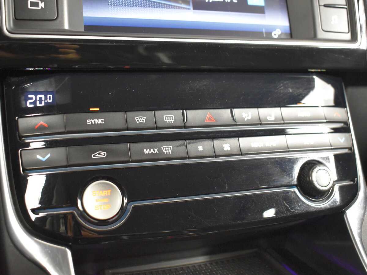 Jaguar XE, 2016 Фото №15