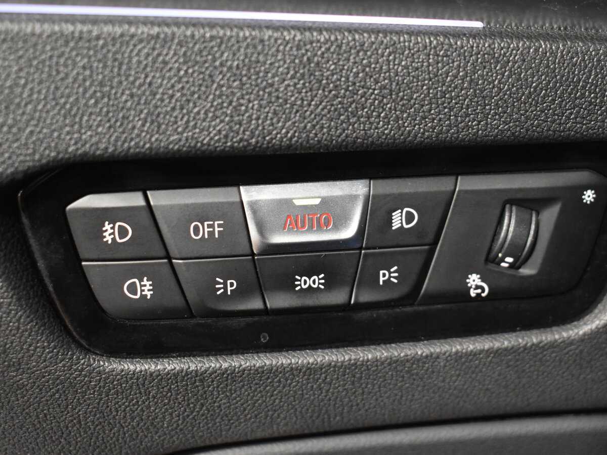 BMW 3 серии 320i xDrive, 2020 Фото №17