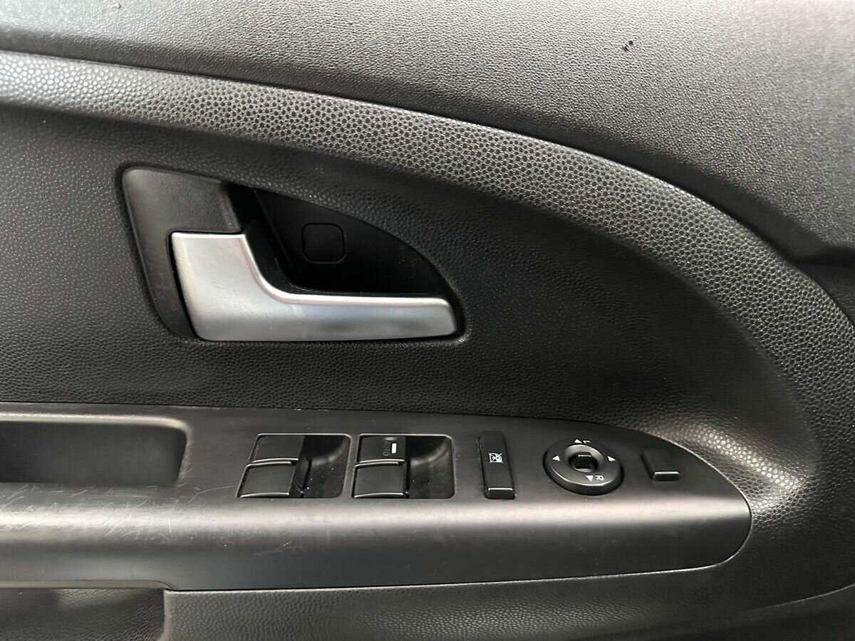 Kia Venga, 2011 Фото №14