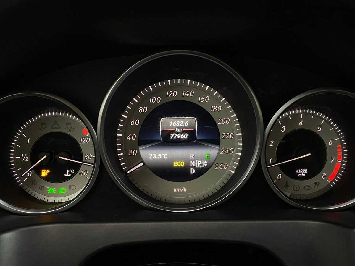 Mercedes-Benz E-Класс 200, 2013 Фото №17