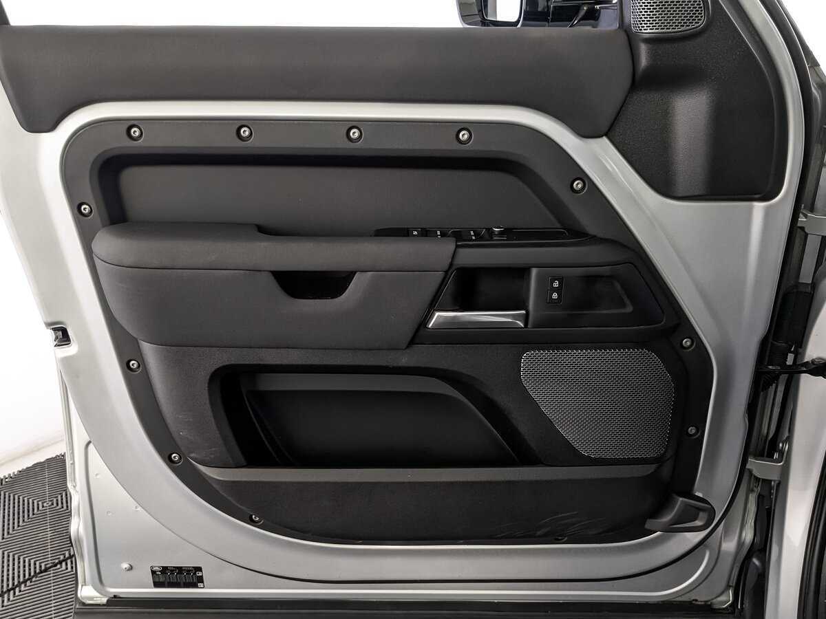 Land Rover Defender 110, 2021 Фото №15