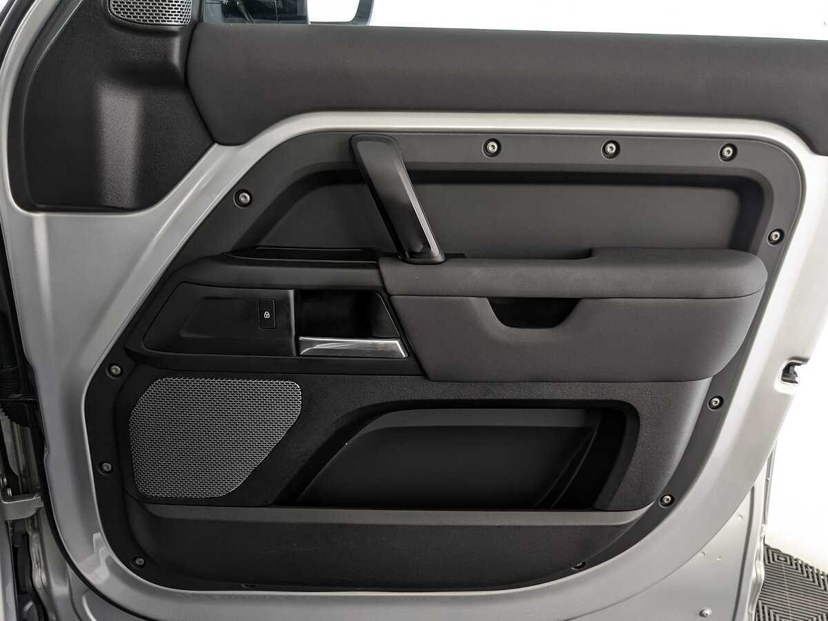 Land Rover Defender 110, 2021 Фото №21