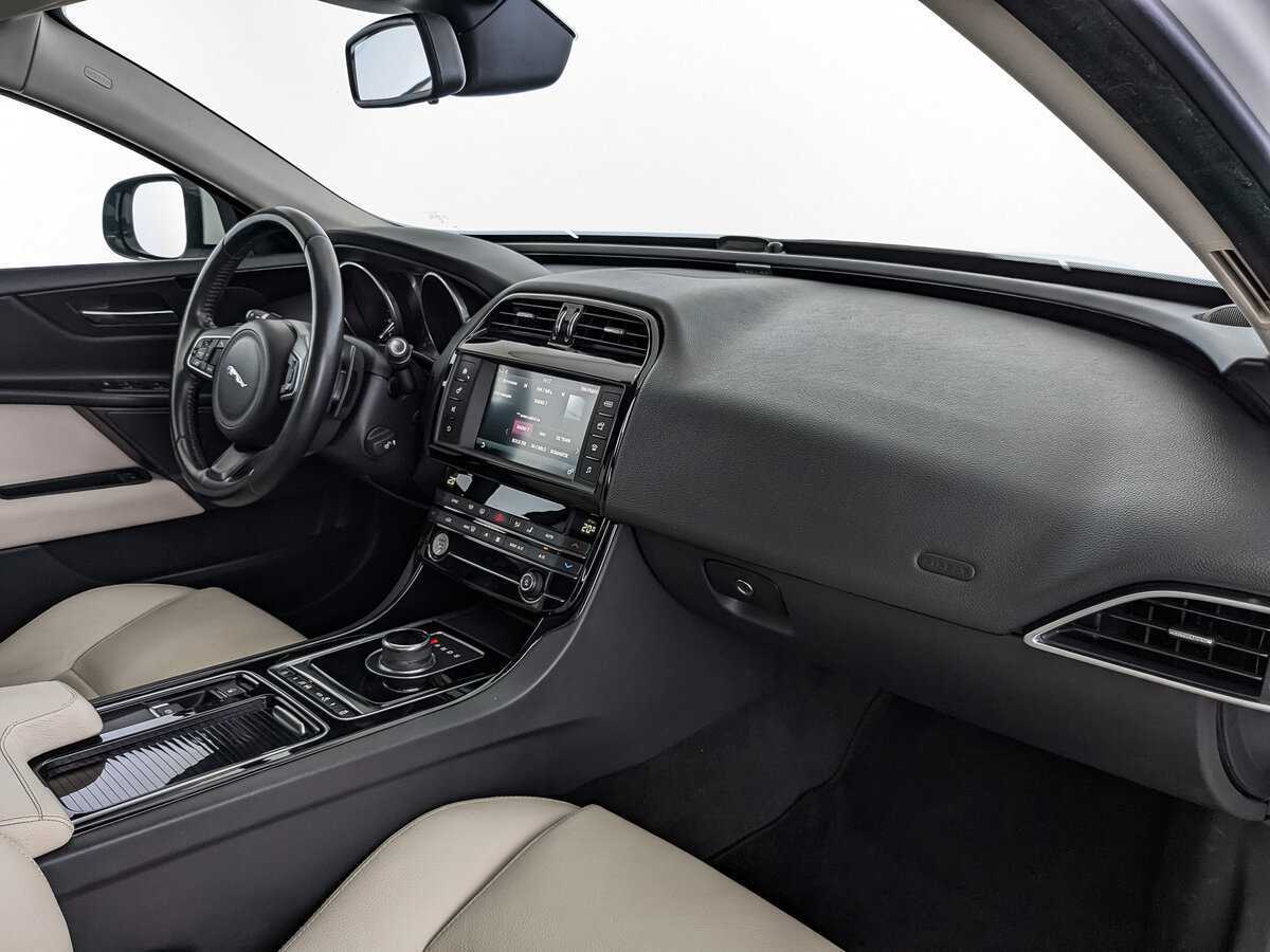 Jaguar XE, 2017 Фото №9