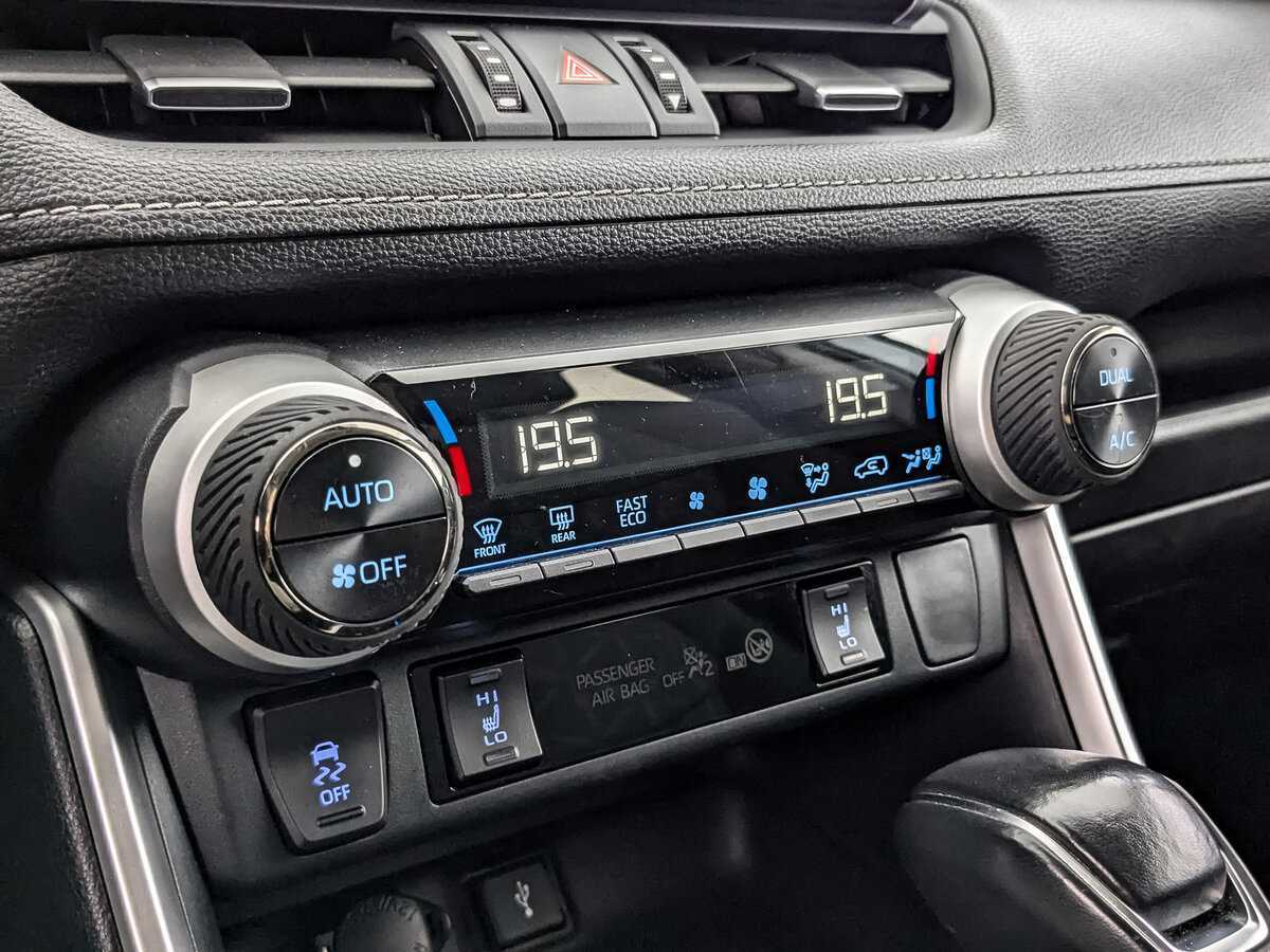 Toyota RAV4, 2021 Фото №17