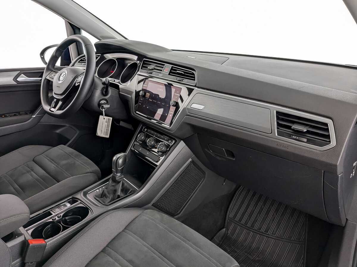 Volkswagen Touran, 2018 Фото №8