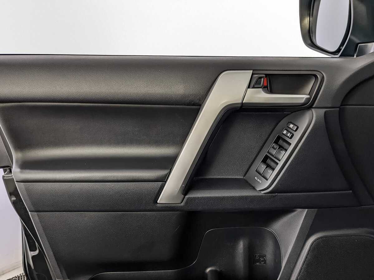 Toyota Land Cruiser Prado, 2020 Фото №15