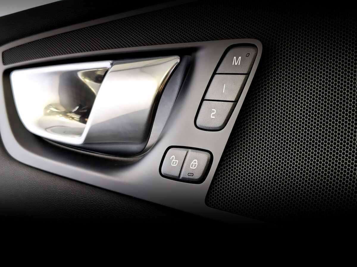 Volvo XC60, 2020 Фото №18