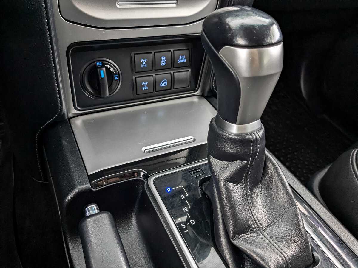 Toyota Land Cruiser Prado, 2018 Фото №21