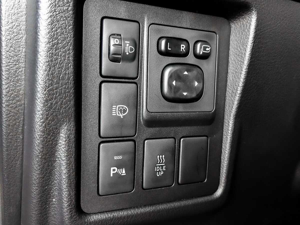 Toyota Land Cruiser Prado, 2017 Фото №25