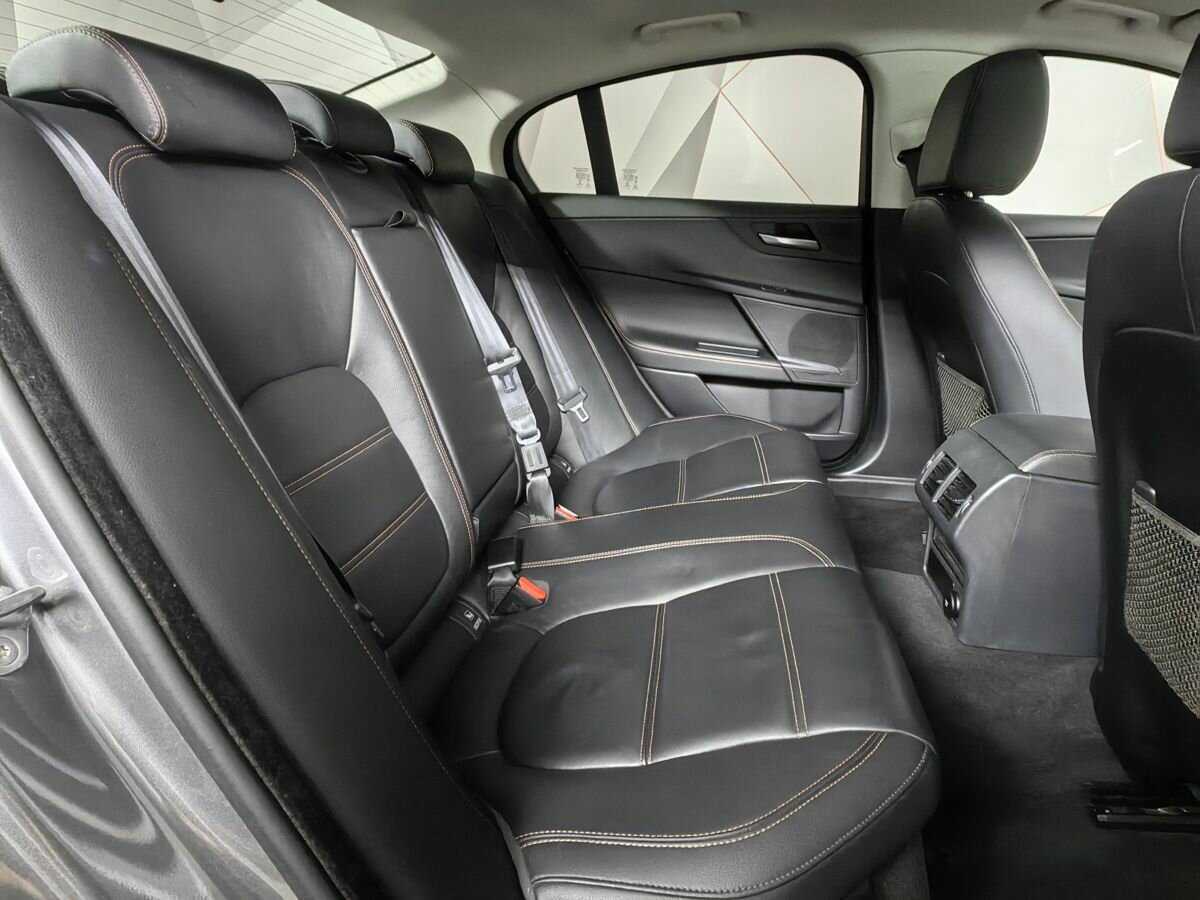 Jaguar XE, 2018 Фото №12