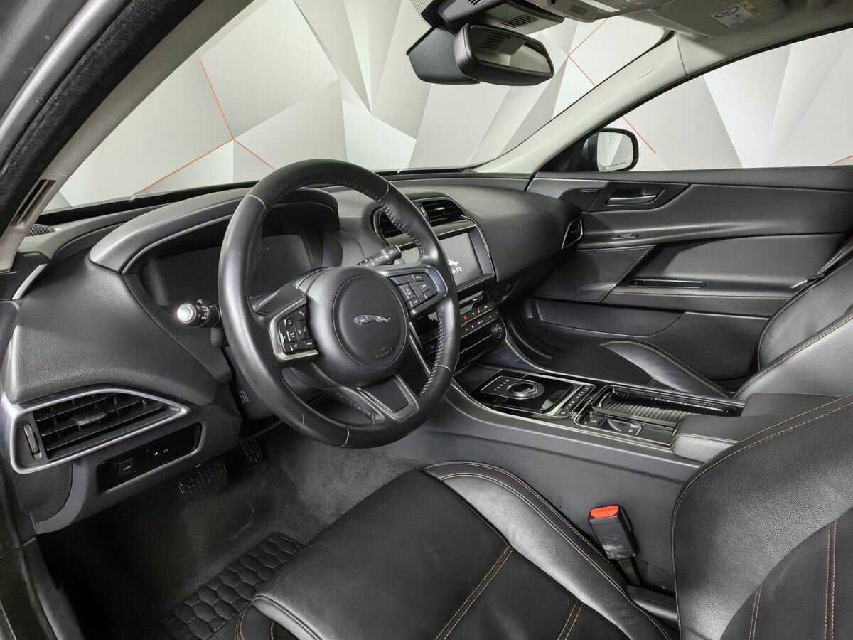 Jaguar XE, 2018 Фото №14