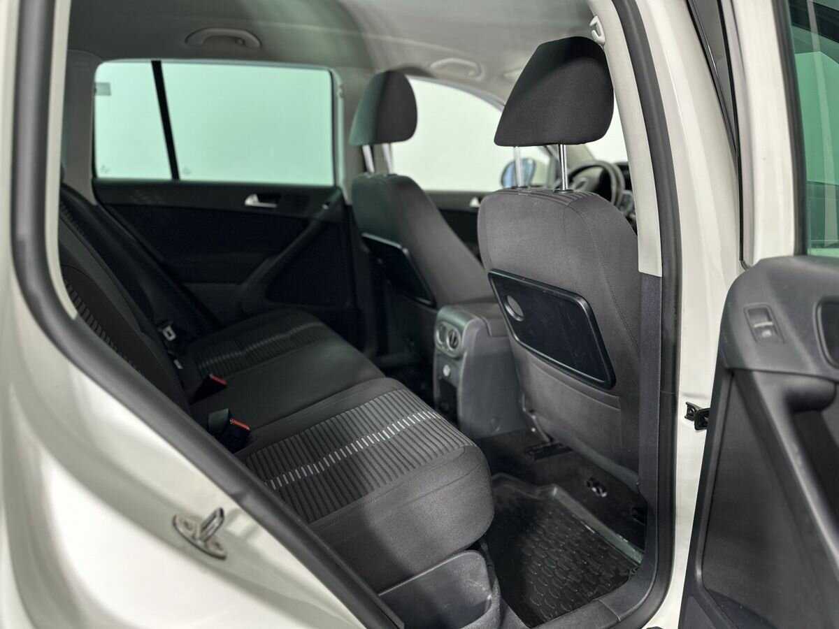 Volkswagen Tiguan, 2011 Фото №16