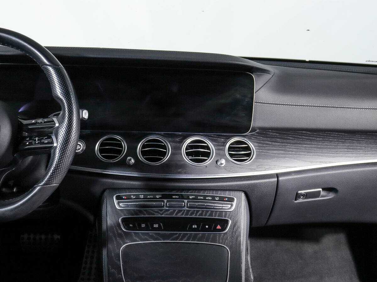 Mercedes-Benz E-Класс 200, 2020 Фото №13
