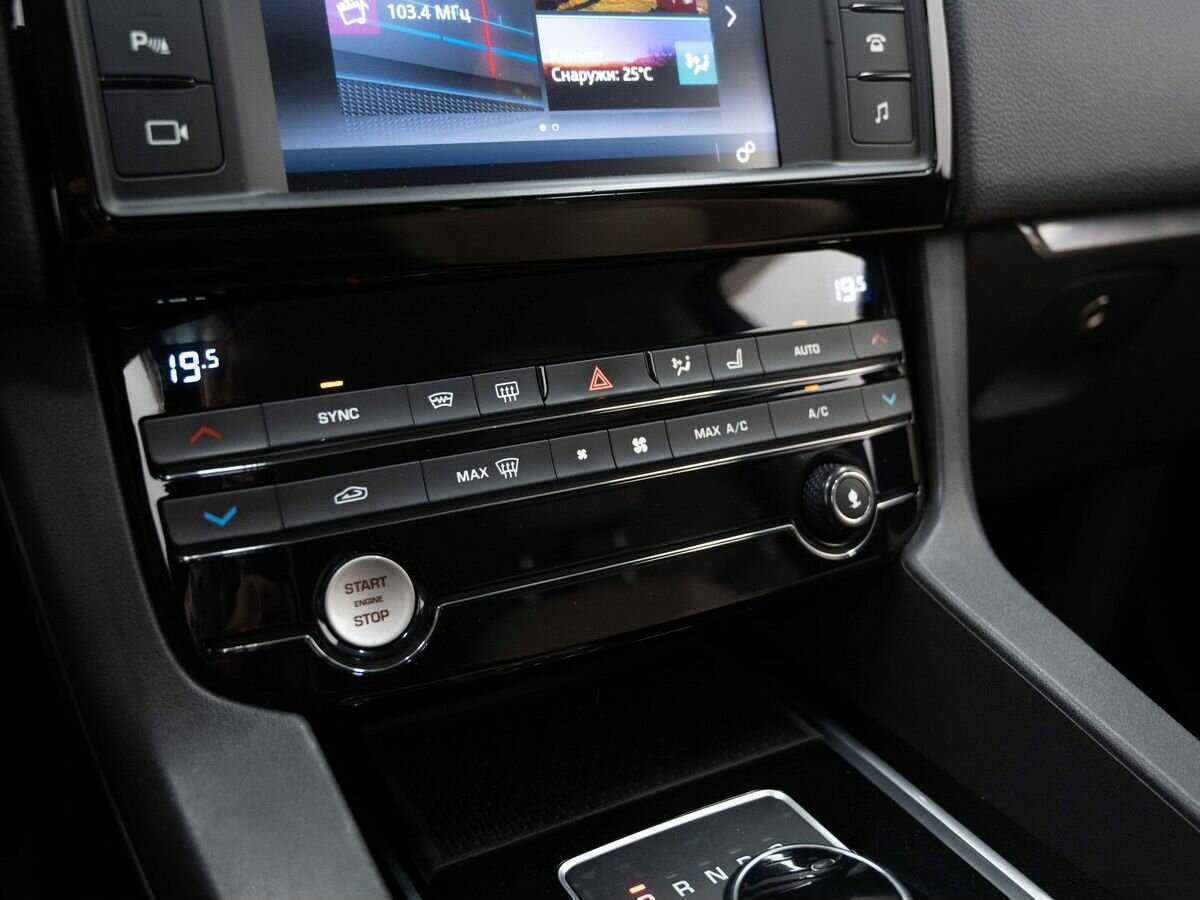 Jaguar F-Pace, 2017 Фото №19