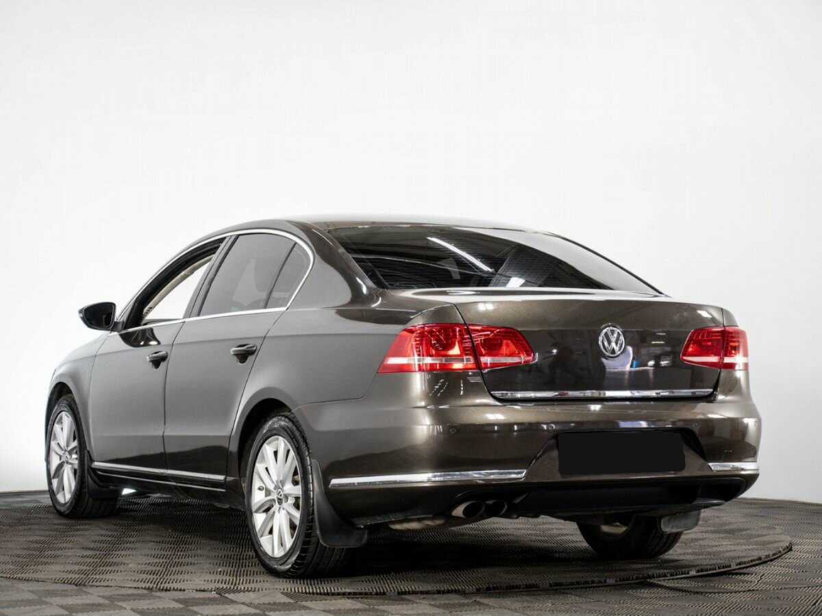 Volkswagen Passat, 2012 - 215 000 км. | Фото №6