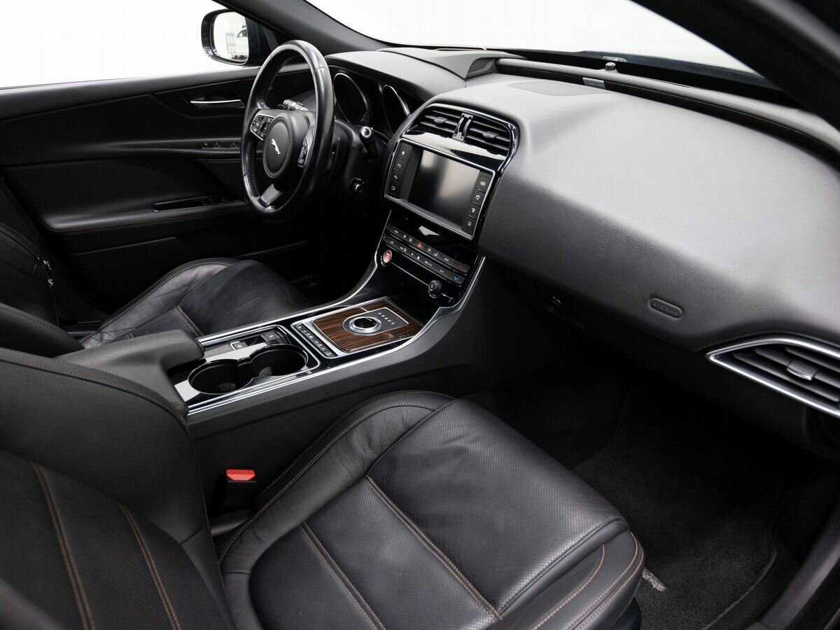 Jaguar XE, 2016 Фото №11