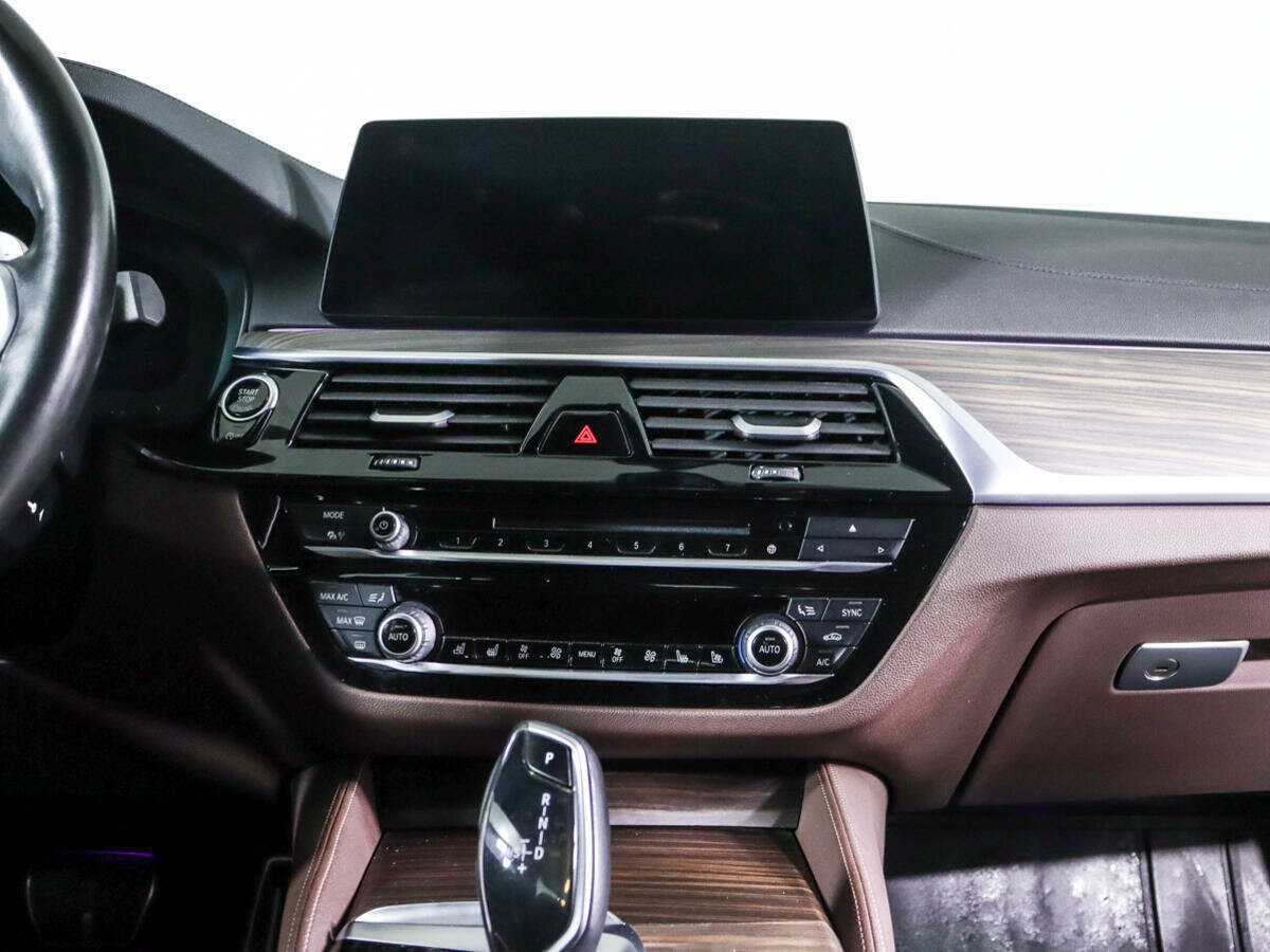 BMW 5 серии 530d xDrive, 2019 Фото №13