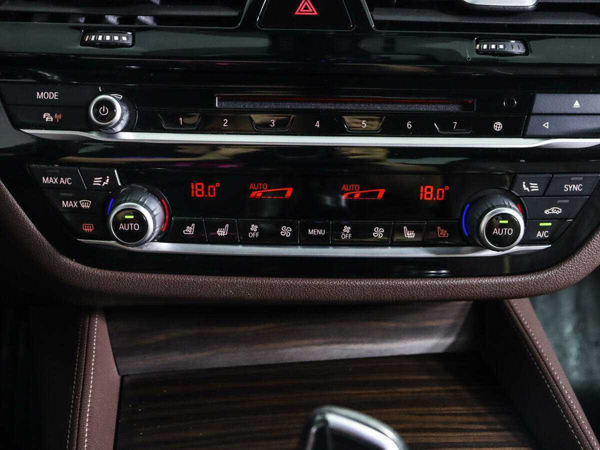 BMW 5 серии 530d xDrive, 2019 Фото №26