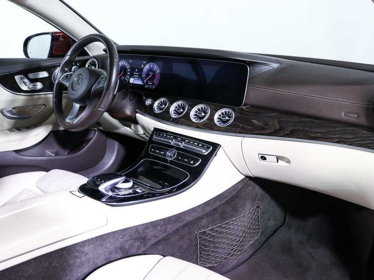 Mercedes-Benz E-Класс 300, 2018 Фото №9