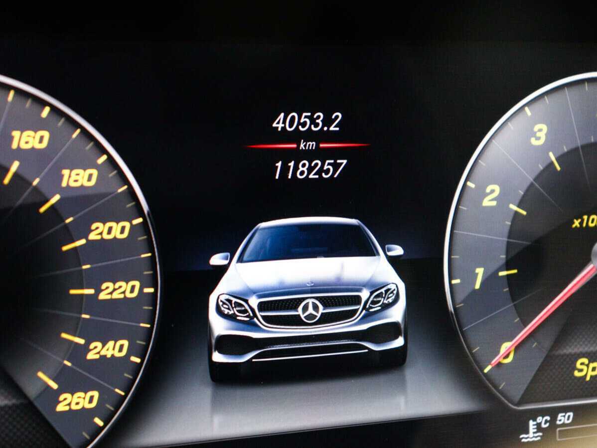 Mercedes-Benz E-Класс 300, 2018 Фото №11