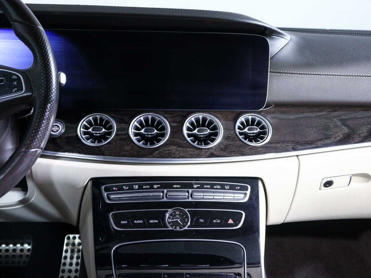 Mercedes-Benz E-Класс 300, 2018 Фото №13