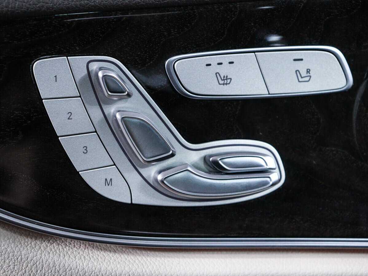 Mercedes-Benz E-Класс 300, 2018 Фото №21