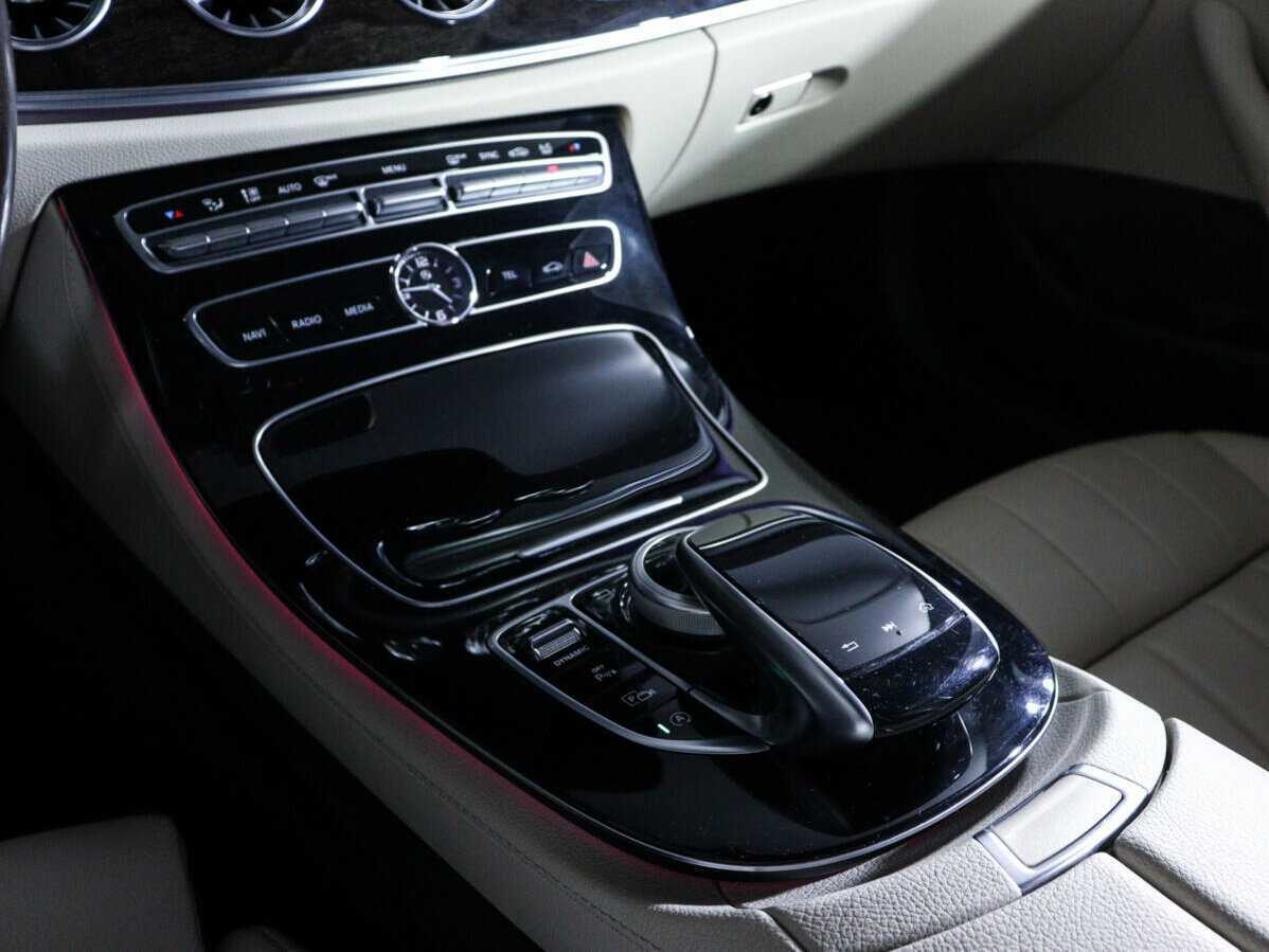 Mercedes-Benz E-Класс 300, 2018 Фото №24