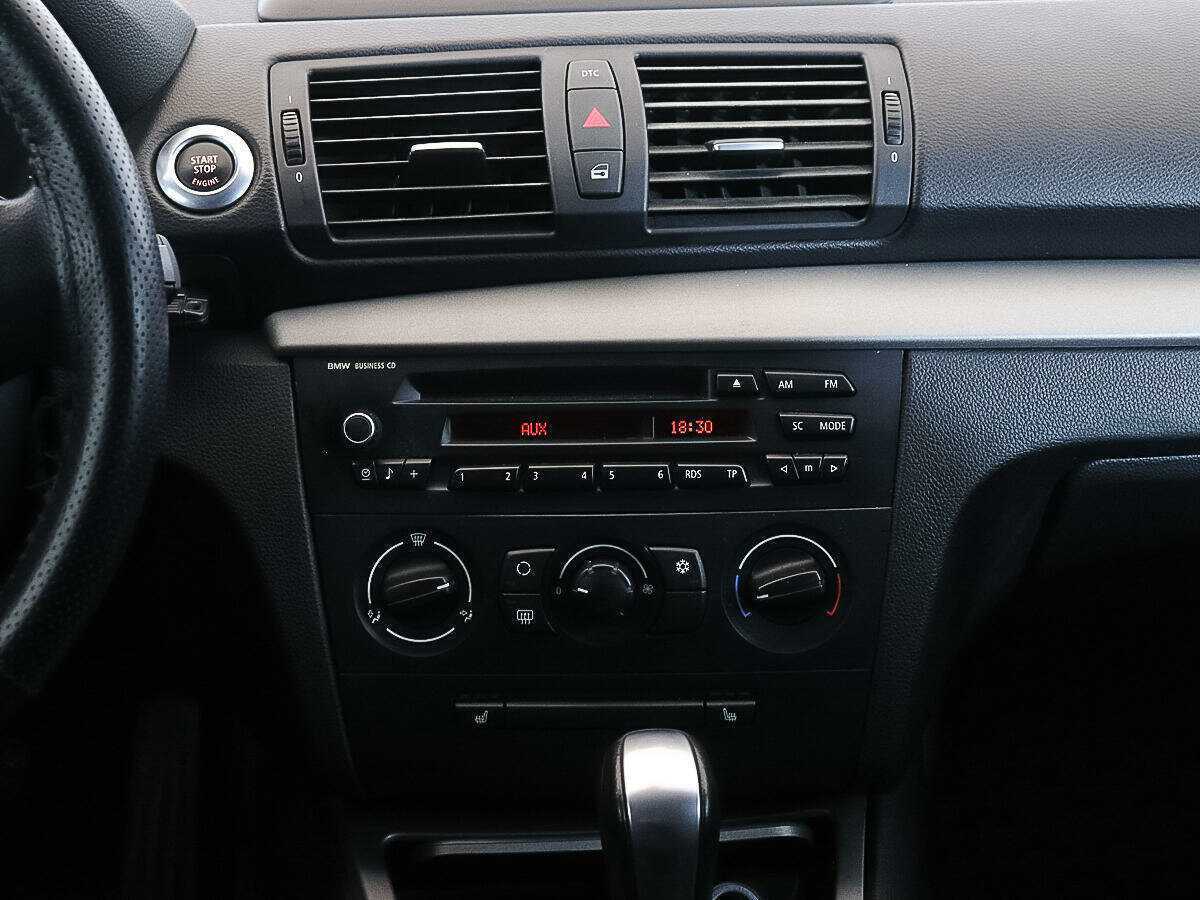 BMW 1 серии 116i, 2010 Фото №12