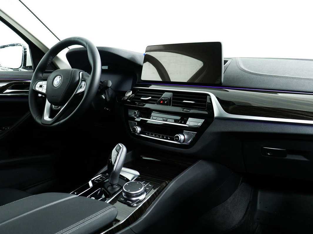 BMW 5 серии 520i, 2022 Фото №9