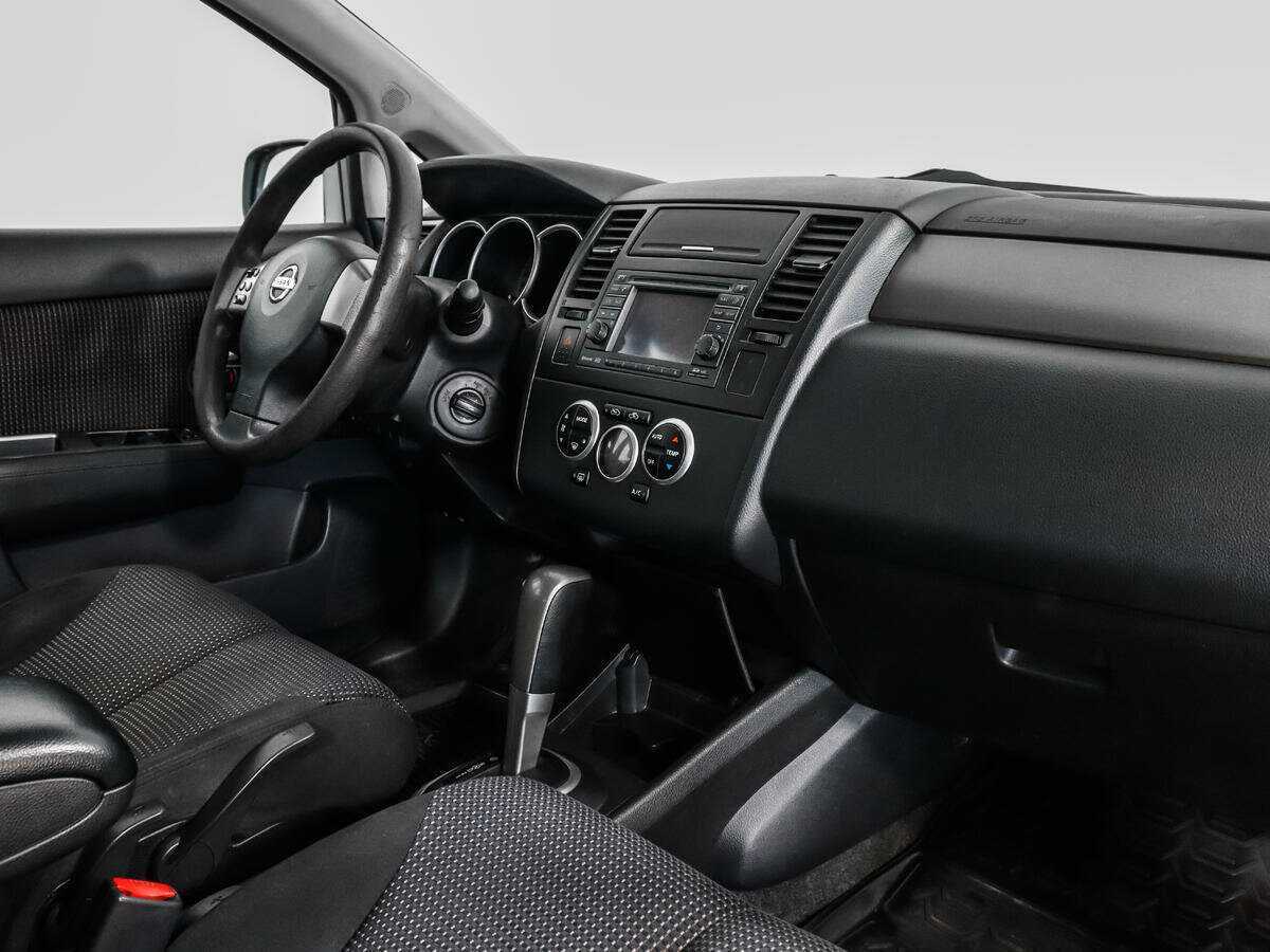 Nissan Tiida, 2010 Фото №10