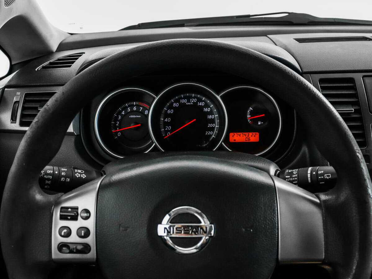 Nissan Tiida, 2010 Фото №14