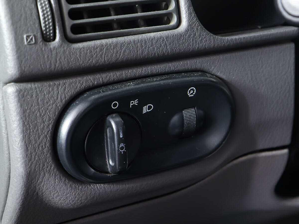 Ford Explorer, 2002 Фото №18