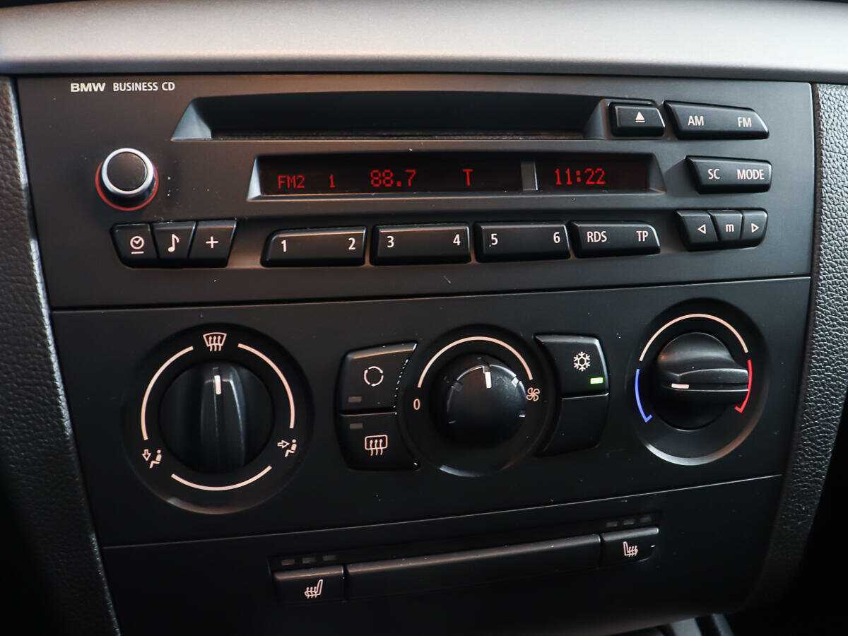 BMW 1 серии 116i, 2011 Фото №16