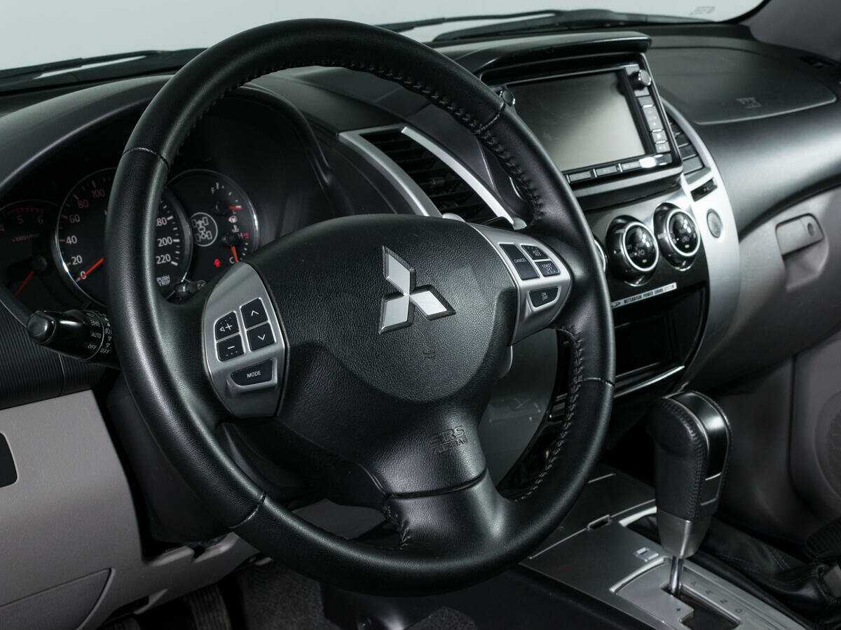 Mitsubishi Pajero Sport, 2013 Фото №15