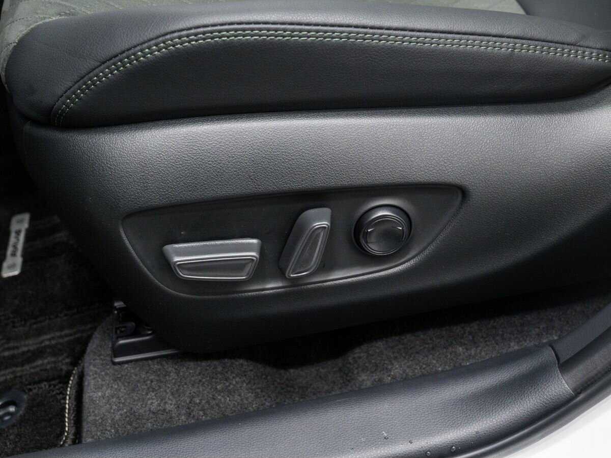 Toyota RAV4, 2023 Фото №16