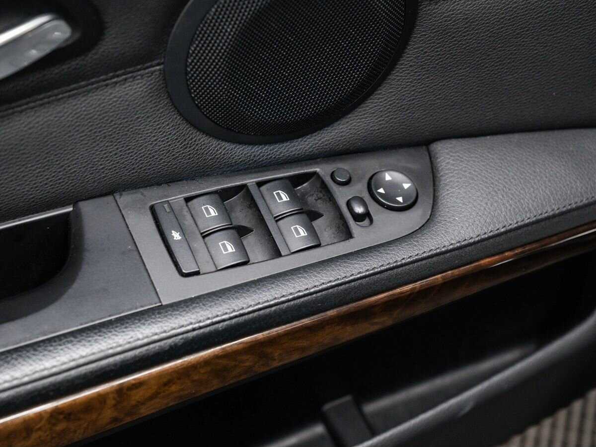 BMW 3 серии 320i, 2009 Фото №16