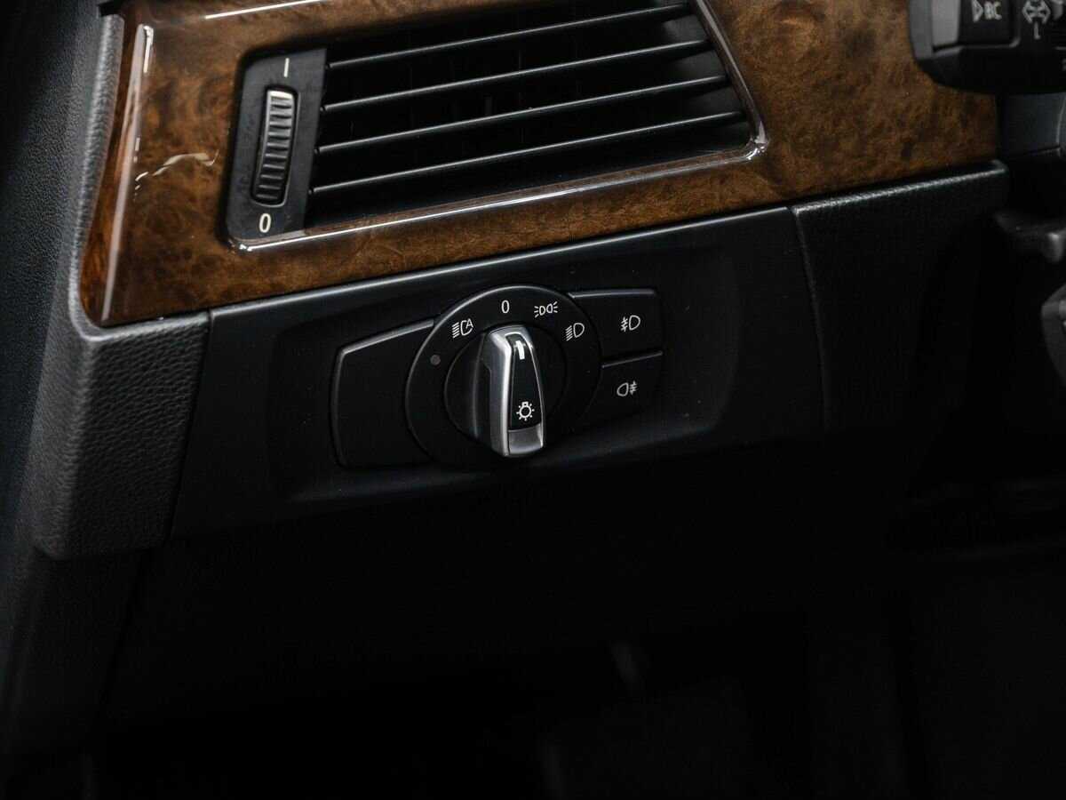 BMW 3 серии 320i, 2009 Фото №17